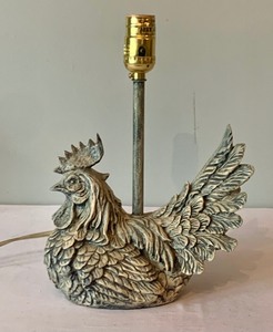 lot 364 image: Cute Rooster Lamp