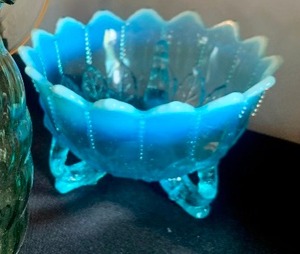 lot 365 image: Vintage Glassware including a Northwoods Glass Blue Opalescent Leaf and Beads Bowl & Depression Glassware