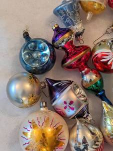 lot 150 image: Large Assortment of Vintage Glass Ornaments
