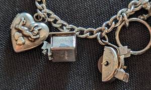 lot 158 image: Vintage Charm Bracelet
