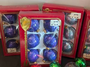 lot 166 image: Assorted Christmas Ornaments