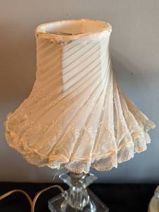 lot 345 image: Pair of Small Vintage Table Lamps