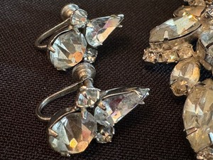 lot 19 image: Beautiful Vintage Weiss Rhinestone Brooch and Earrings Set