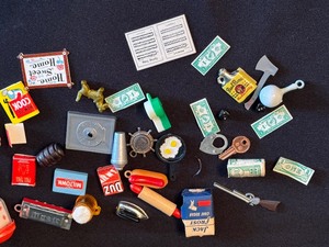 lot 23 image: Variety of Vintage Cracker Jack Prizes