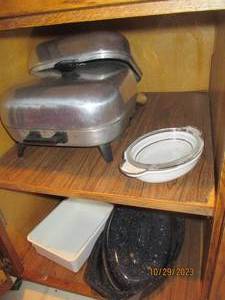Electric frying pan, covered Cornin...