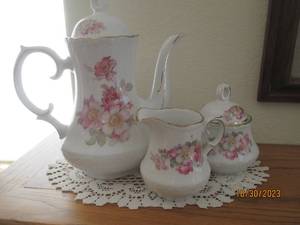 Bavaria Briar Rose Golden Crown fin...
