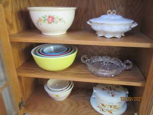 Collection of Vintage pyrex, oven p...