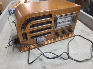 Select Trading Co Radio set