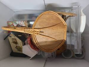 Tote of household decor items