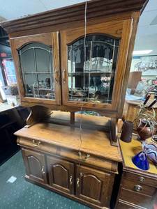 lot 5 image: Lighted Hutch with Mirrors