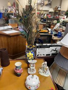 lot 15 image: Royal Copley & Home Decor Items
