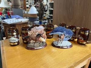 lot 19 image: Glass Mugs & Horse Decor