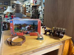 lot 24 image: Western Theme Items