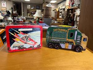 lot 29 image: Lunchboxes