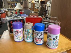lot 31 image: Lunchboxes & Thermoses