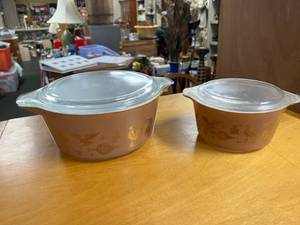 lot 32 image: Pyrex