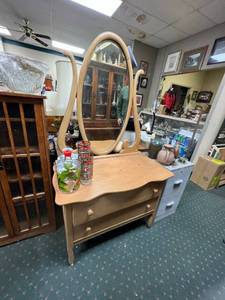 lot 48 image: Dresser with Mirror