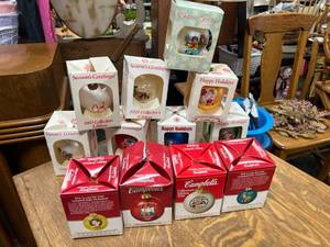 lot 60 image: Campbells Soup Holiday Collectibles