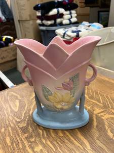 lot 64 image: Hull Pottery