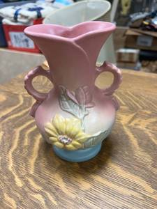 lot 65 image: Hull Pottery