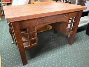 lot 67 image: Library Desk