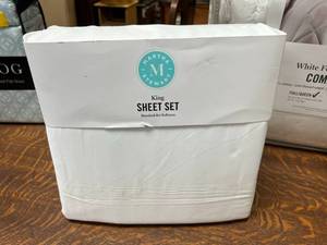 lot 69 image: NIB King 6 Piece Sheet Set
