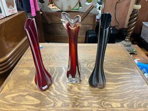 lot 75 image: Glass Vases