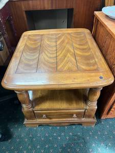 lot 89 image: End Table