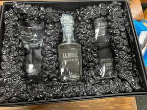 lot 95 image: Gift Set Decanter & Glasses