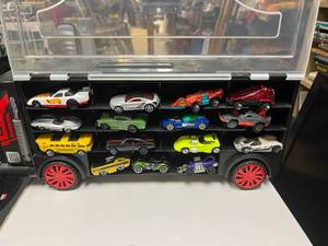 lot 107 image: Toy Cars & Carry Case