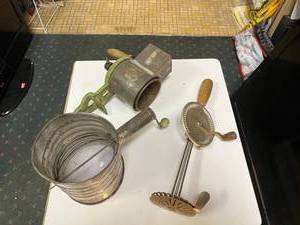 lot 119 image: Vintage Kitchen Tools
