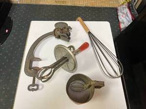 lot 120 image: Vintage Kitchen Tools