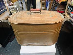 lot 148 image: Vintage Copper Tub with Lid