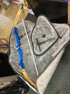 lot 161 image: Bow in Case with Extras