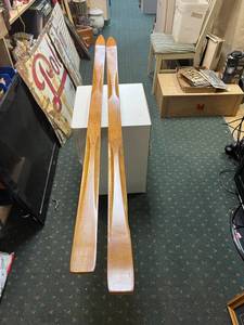 lot 162 image: Vintage Wood Skis