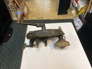lot 166 image: Vintage Clamp On Bench Grinder