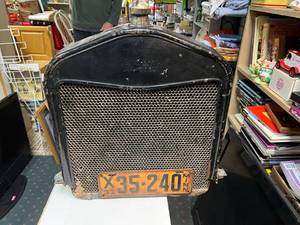 lot 167 image: Vintage Radiator with 1931 MN License Plate