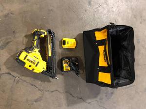 DEWALT 20V MAX XR Lithium-Ion Cordless 15-Gauge Finish Nailer Customer Returns See Pictures