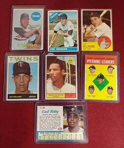 lot 172 image: (7) Vintage Twins Cards