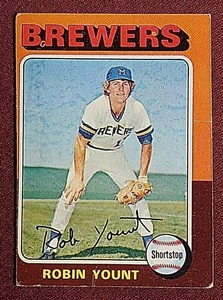 lot 27 image: 1975 Topps Robin Yount Rookie Card
