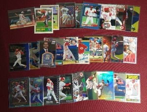 lot 67 image: 30 Barry Larkin Cards