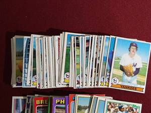 lot 72 image: Miscellaneous Baseball Card Lot - Mostly Vintage