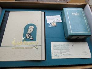 lot 34 image: Walt Disney Collectors Society Jiminy Cricket Figurine