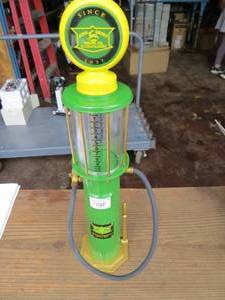 lot 38 image: John Deere Gas Pump Mechanical Coin Bank