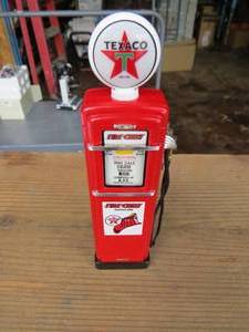 lot 40 image: Texaco Fire Chief Gas Pump Coin Bank