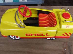 lot 44 image: Crown Premiums 1948 Shell Oil  Pedal Car