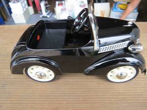 lot 47 image: 1937 Garton Ford Pedal Car By Hallmark