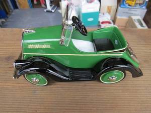 lot 52 image: Kiddie Car Classics 1935 Steelcraft by Murray Pedal Car by Hallmark