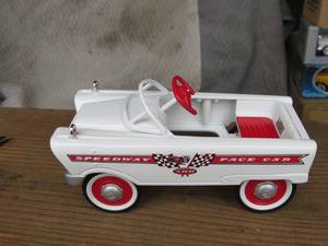 lot 57 image: Kiddie Car Classics 1961 Murray Speedway Pace Car Pedal Car by Hallmark