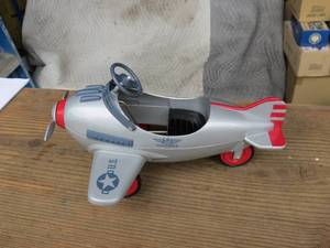 lot 61 image: Kiddie Car Classics 1991 Murray Airplane Pedal Car by Hallmark